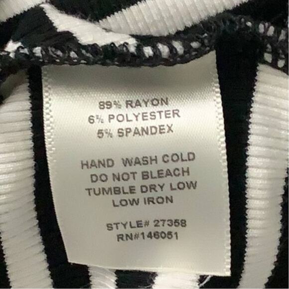 Monteau Crop Top Black and White Ribbed Striped Size  Girls Medium - Picture 9 of 13